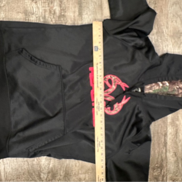 Realtree Black Hoodie with Pink‎ Graphic - Picture 4 of 8